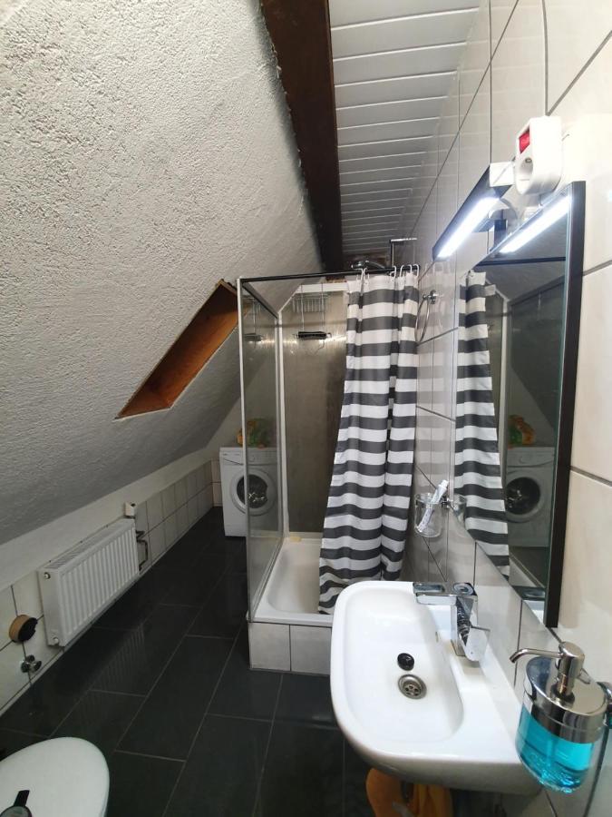 Dachgeschosswohnung In Neumuenster 2 Zimmer 外观 照片