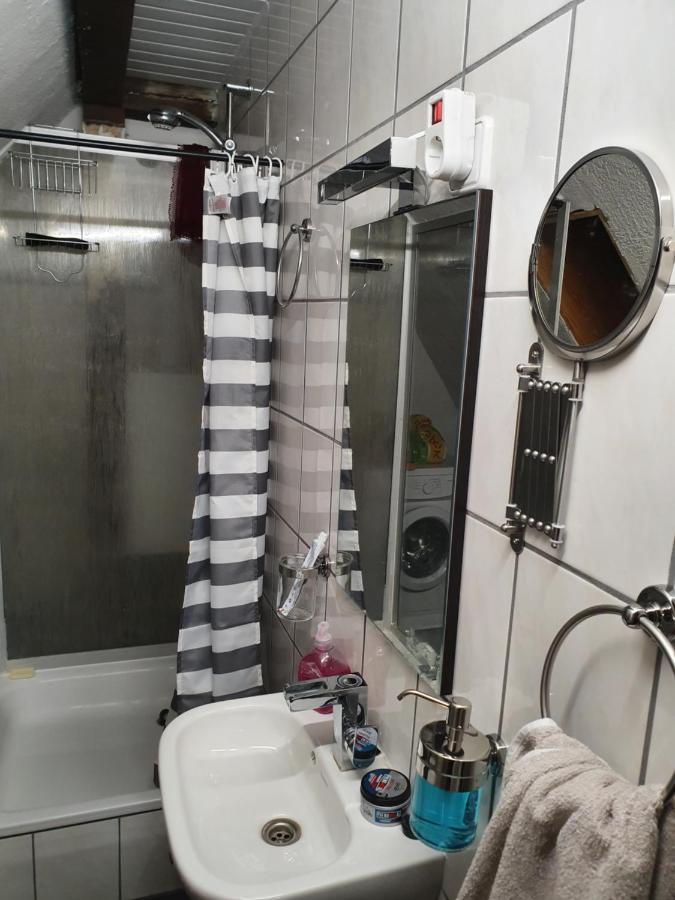Dachgeschosswohnung In Neumuenster 2 Zimmer 外观 照片